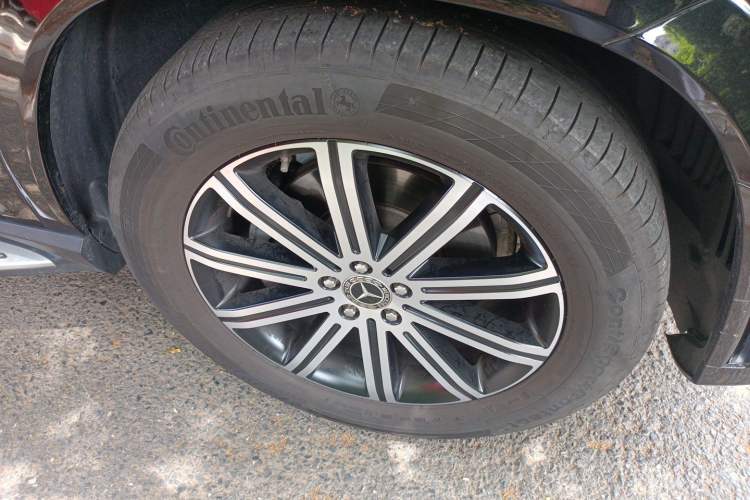 Used Mercedes-Benz GLE 2023 Refreshed GLE 350 4MATIC Coupe SUV Luxury Edition Right Front Wheel Hub