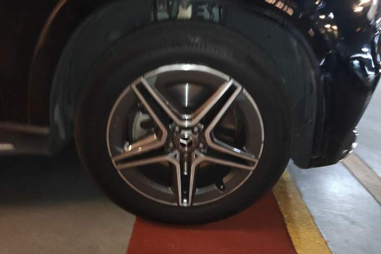 Used Mercedes-Benz GLE 2023 GLE 450 4MATIC Stylish Model Right Front Wheel Hub