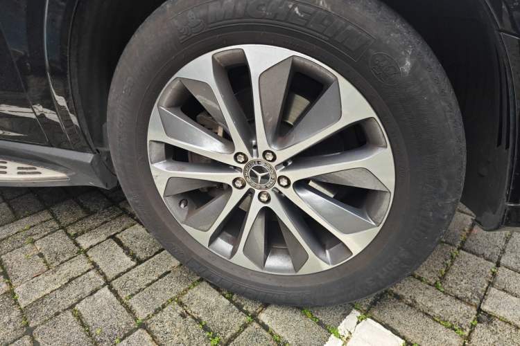 Used Mercedes-Benz GLE 2023 GLE 350 4MATIC Stylish Model Right Front Wheel Hub