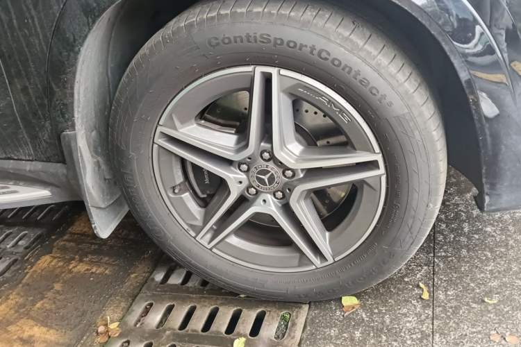 Used Mercedes-Benz GLE 2023 GLE 450 4MATIC AMG Line Right Front Wheel Hub