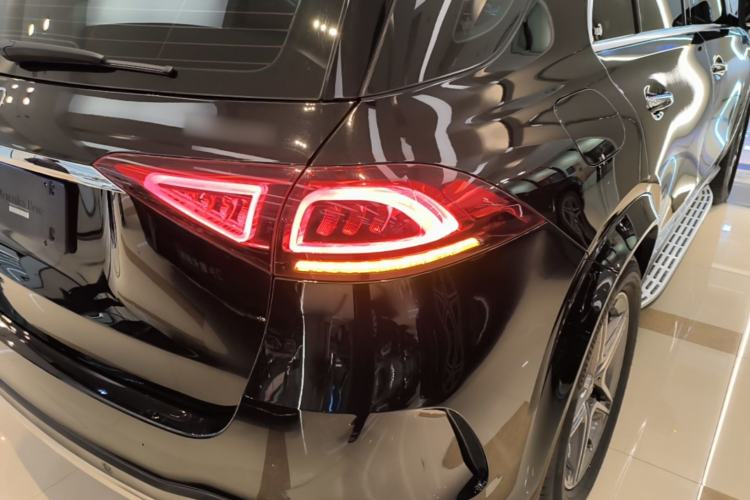 Used Mercedes-Benz GLE 2023 GLE 450 4MATIC Luxury Model Right Rear Taillight