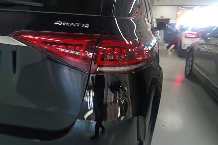 Used Mercedes-Benz GLE 2023 GLE 350 4MATIC Stylish Model Right Rear Taillight