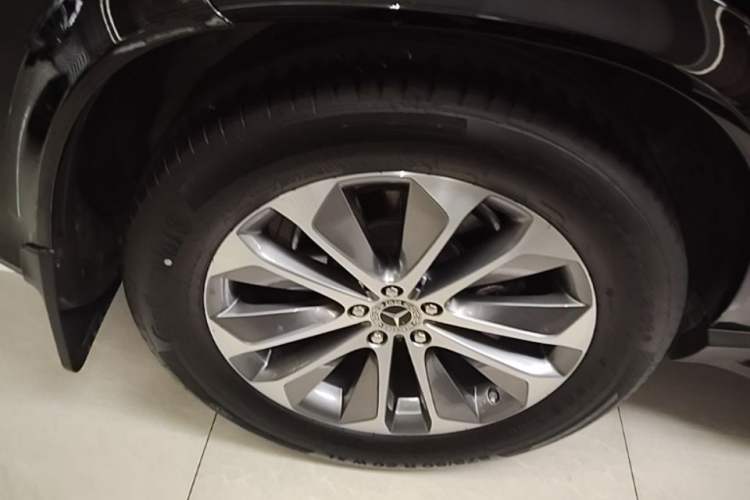 Used Mercedes-Benz GLE 2023 GLE 350 4MATIC Stylish Model Right Rear Wheel Hub