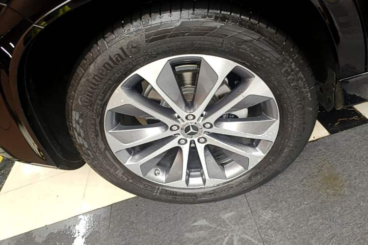 Used Mercedes-Benz GLE 2023 GLE 350 4MATIC Stylish Model Right Rear Wheel Hub
