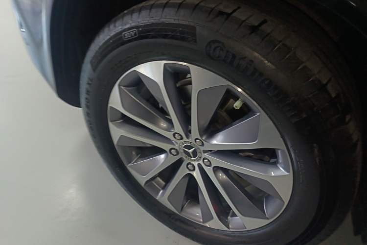 Used Mercedes-Benz GLE 2023 GLE 350 4MATIC Stylish Model Right Rear Wheel Hub