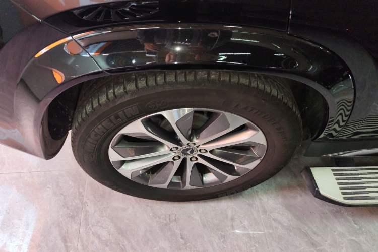 Used Mercedes-Benz GLE 2023 GLE 350 4MATIC Stylish Model Right Rear Wheel Hub