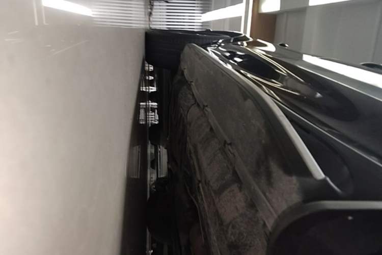 Used Mercedes-Benz GLE 2023 GLE 350 4MATIC Stylish Model Right Side Sill