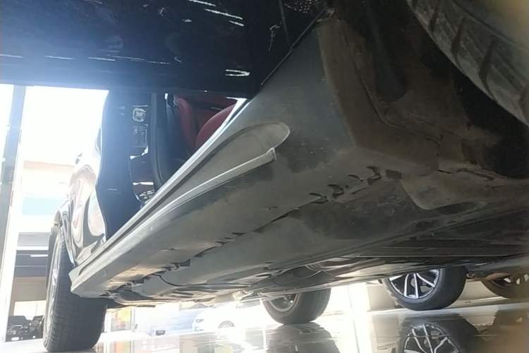 Used Mercedes-Benz GLE 2023 GLE 450 4MATIC Stylish Model Right Side Sill