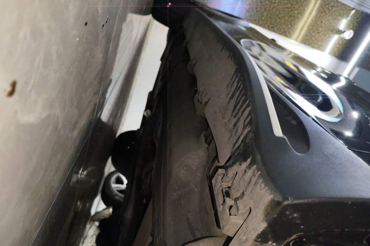 Used Mercedes-Benz GLE 2023 GLE 350 4MATIC Dynamic Edition Right Side Sill