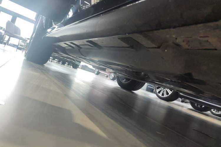 Used Mercedes-Benz GLE 2023 GLE 350 4MATIC Stylish Model Right Side Sill