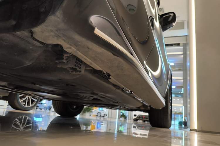 Used Mercedes-Benz GLE 2023 GLE 450 4MATIC Luxury Model Right Side Sill