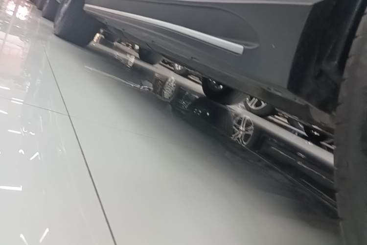 Used Mercedes-Benz GLE 2023 GLE 350 4MATIC Stylish Model Right Side Sill