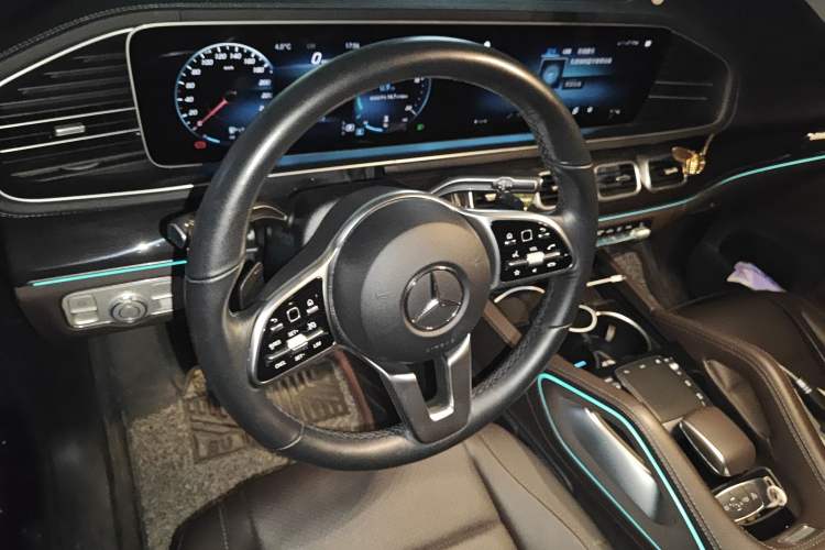 Used Mercedes-Benz GLE 2023 GLE 350 4MATIC Stylish Model Steering Wheel