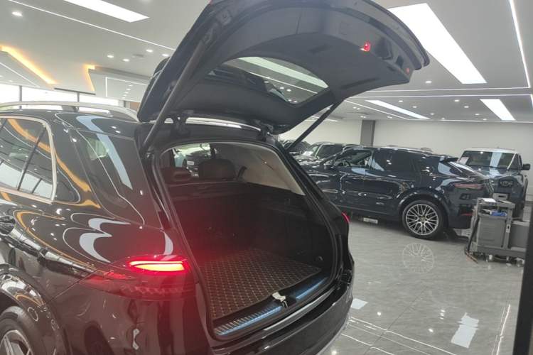Used Mercedes-Benz GLE 2023 GLE 450 4MATIC AMG Line Trunk