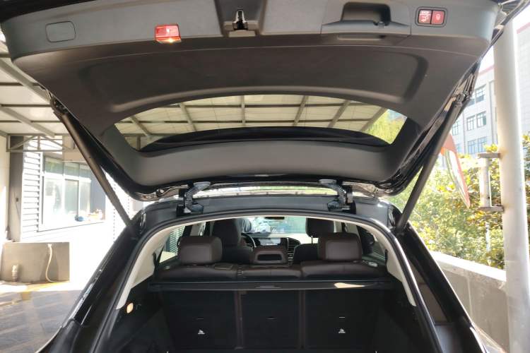 Used Mercedes-Benz GLE 2023 GLE 350 4MATIC Stylish Model Trunk
