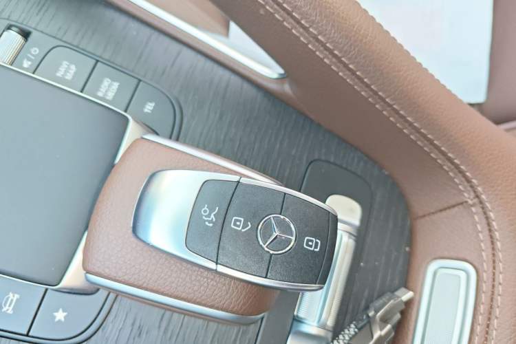 Used Mercedes-Benz GLE 2023 GLE 450 4MATIC Luxury Model Vehicle Key