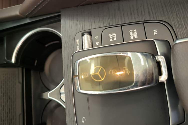 Used Mercedes-Benz GLE 2023 GLE 450 4MATIC Luxury Model Vehicle Key