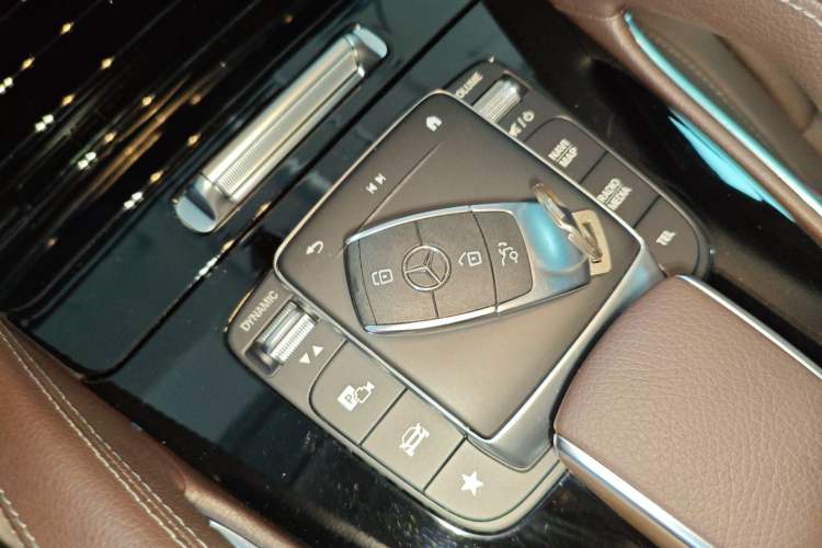 Used Mercedes-Benz GLE 2023 GLE 350 4MATIC Stylish Model Interior 1