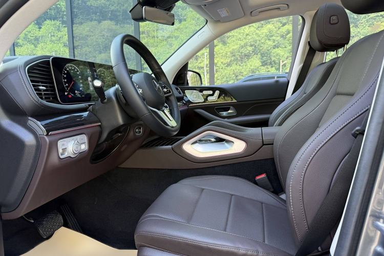 Used Mercedes-Benz GLE 2023 GLE 350 4MATIC Stylish Model Interior 1