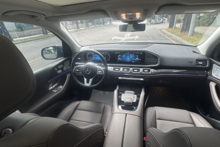 Used Mercedes-Benz GLE 2023 GLE 350 4MATIC Stylish Model Interior 1