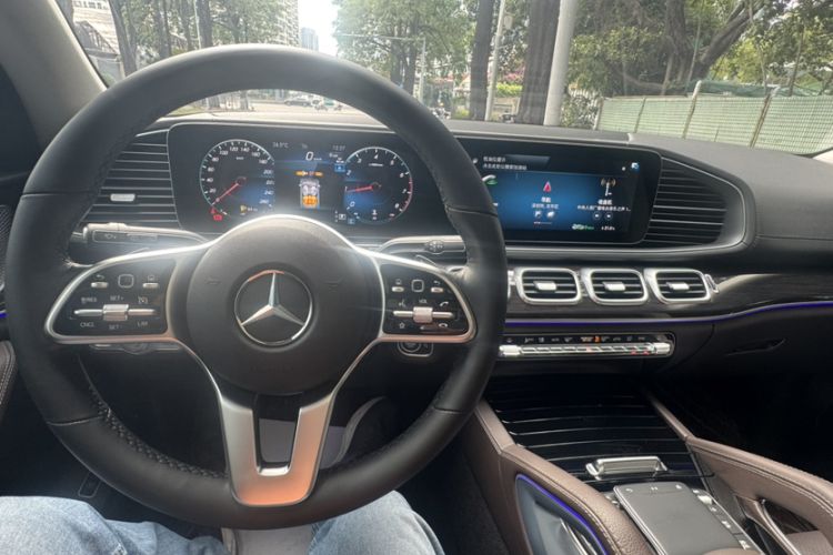 Used Mercedes-Benz GLE 2023 GLE 350 4MATIC Stylish Model Interior 3