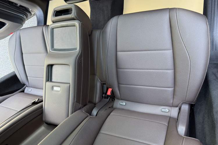 Used Mercedes-Benz GLE 2023 GLE 350 4MATIC Stylish Model Interior 4