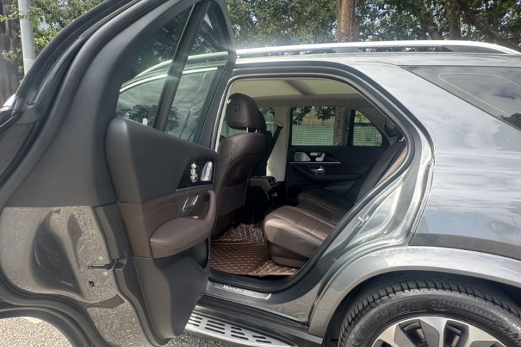 Used Mercedes-Benz GLE 2023 GLE 350 4MATIC Stylish Model Interior 7