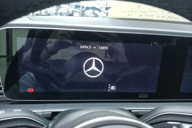 Used Mercedes-Benz GLE 2023 GLE 350 4MATIC Stylish Model Odometer Close Up