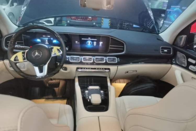 Used Mercedes-Benz GLE 2023 GLE 350 4MATIC Stylish Model Audio And AC Panel