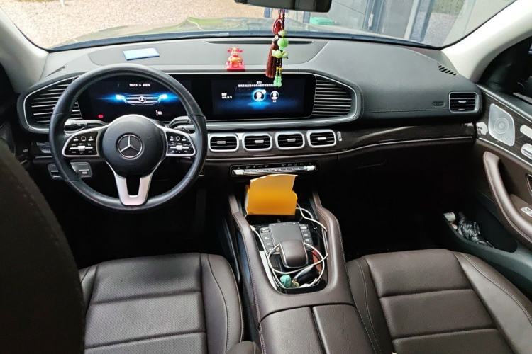 Used Mercedes-Benz GLE 2023 GLE 350 4MATIC Stylish Model Center Console