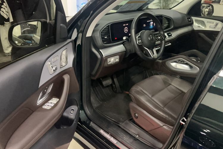 Used Mercedes-Benz GLE 2023 GLE 450 4MATIC Stylish Model Interior 2