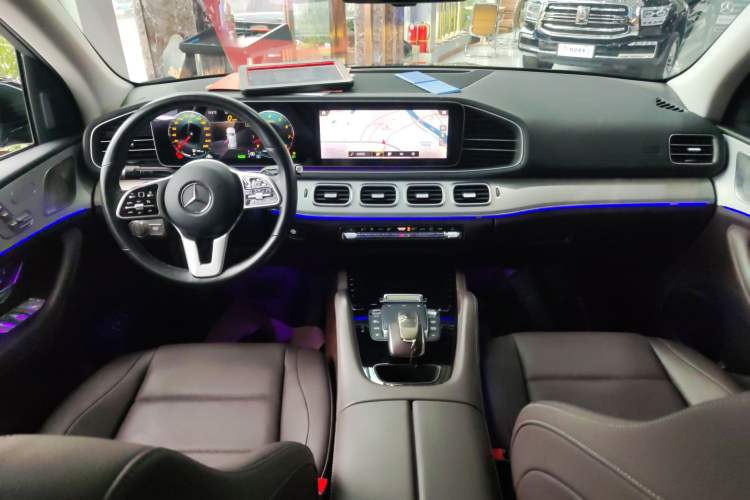 Used Mercedes-Benz GLE 2023 GLE 450 4MATIC Stylish Model Interior 2