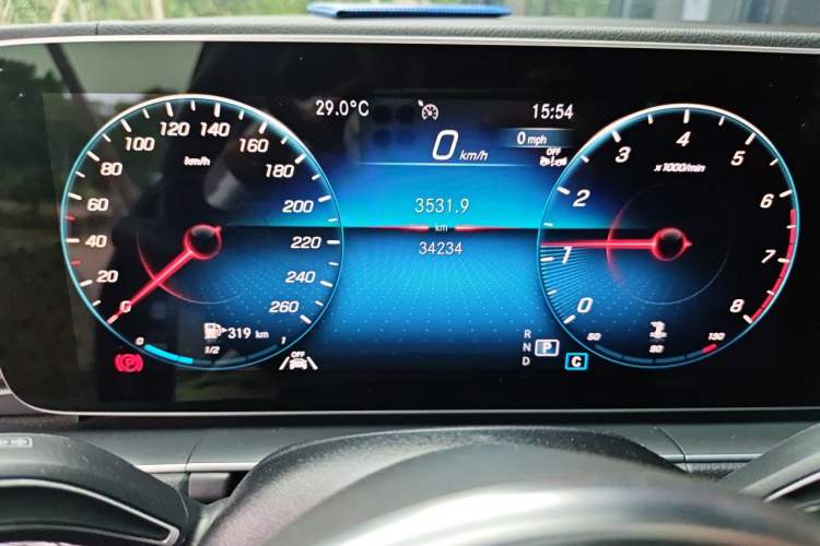 Used Mercedes-Benz GLE 2023 GLE 350 4MATIC Stylish Model Odometer Close Up
