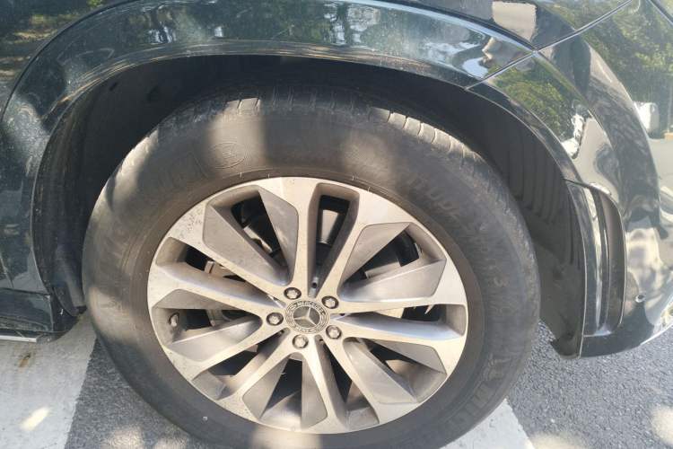 Used Mercedes-Benz GLE 2023 GLE 350 4MATIC Stylish Model Right Front Wheel Hub
