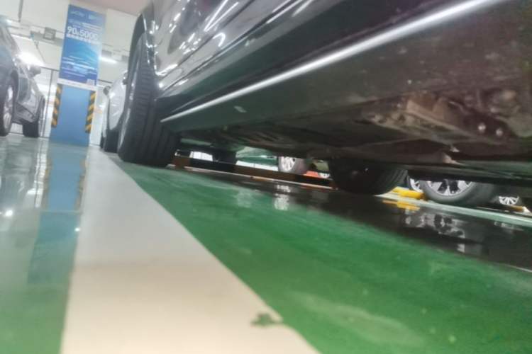 Used Mercedes-Benz GLE 2023 GLE 350 4MATIC Stylish Model Right Side Sill