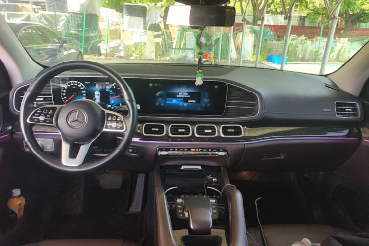 Used Mercedes-Benz GLE 2023 GLE 350 4MATIC Stylish Model Center Console