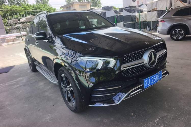 Used Mercedes-Benz GLE 2023 GLE 350 4MATIC Stylish Model Front Right 45 Deg