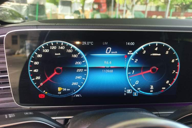 Used Mercedes-Benz GLE 2023 GLE 350 4MATIC Stylish Model Instrument Cluster