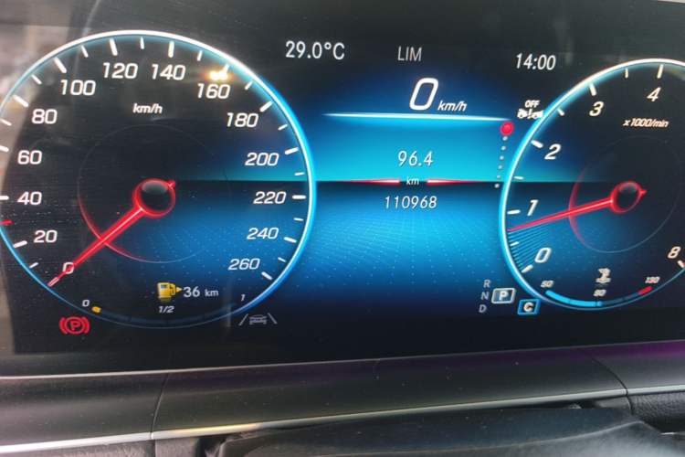 Used Mercedes-Benz GLE 2023 GLE 350 4MATIC Stylish Model Odometer Close Up