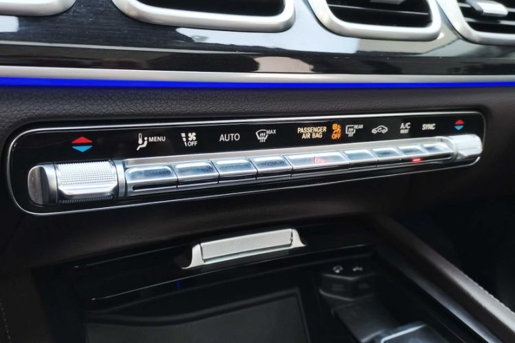 Used Mercedes-Benz GLE 2023 GLE 350 4MATIC Stylish Model Audio And AC Panel