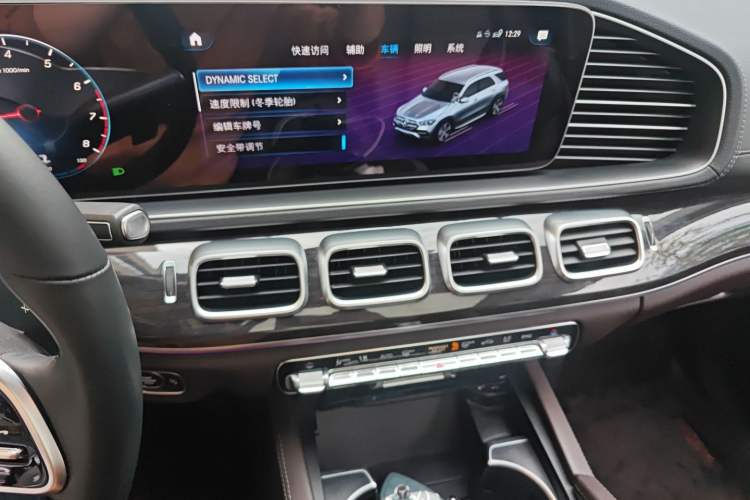 Used Mercedes-Benz GLE 2023 GLE 350 4MATIC Stylish Model Audio And AC Panel
