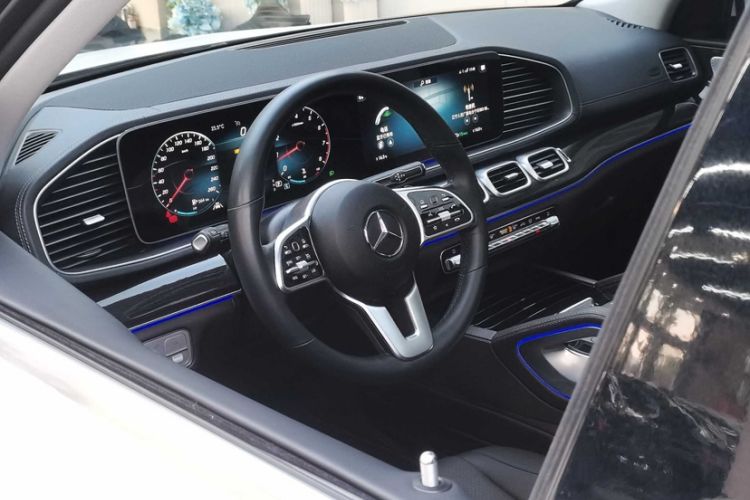 Used Mercedes-Benz GLE 2023 GLE 350 4MATIC Stylish Model Interior 1