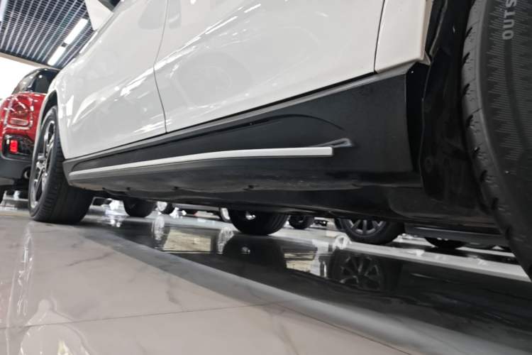 Used Mercedes-Benz GLE 2023 GLE 350 4MATIC Stylish Model Left Side Sill