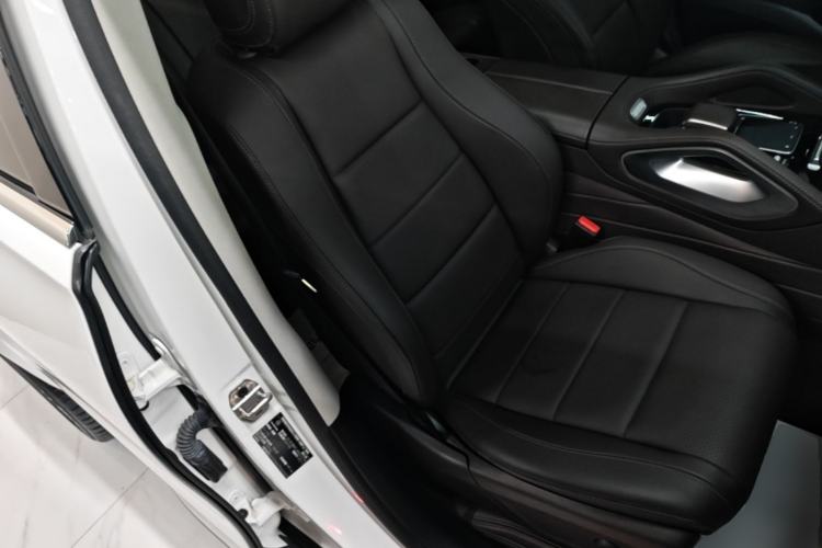 Used Mercedes-Benz GLE 2023 GLE 350 4MATIC Stylish Model Right Front Seat