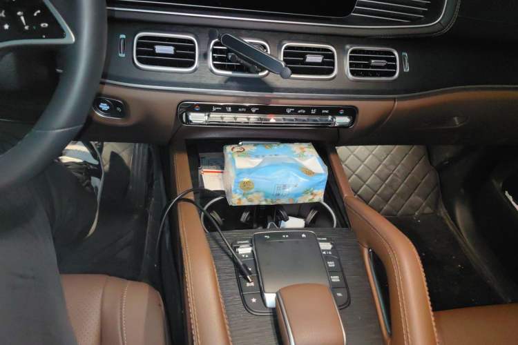 Used Mercedes-Benz GLE 2024 GLE 450 4MATIC Luxury Model Audio And AC Panel