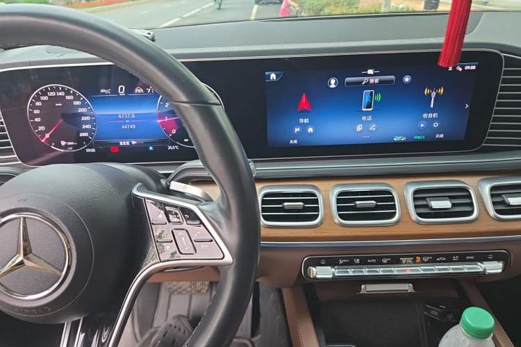 Used Mercedes-Benz GLE 2024 GLE 450 4MATIC Stylish Model Audio And AC Panel