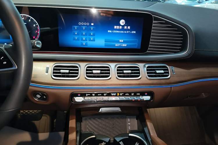 Used Mercedes-Benz GLE 2024 GLE 450 4MATIC Stylish Model Audio And AC Panel