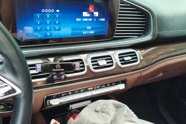 Used Mercedes-Benz GLE 2024 Refreshed GLE 350 4MATIC Stylish Edition Audio And AC Panel