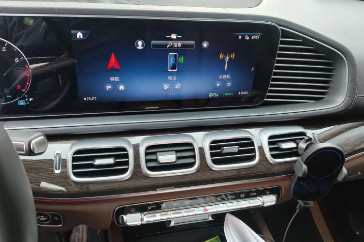 Used Mercedes-Benz GLE 2024 Refreshed GLE 350 4MATIC Stylish Edition Audio And AC Panel
