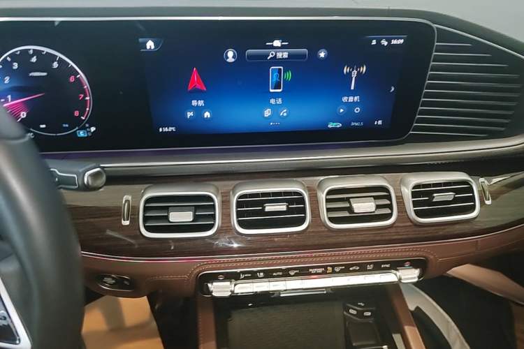 Used Mercedes-Benz GLE 2024 GLE 350 4MATIC Stylish Model Audio And AC Panel